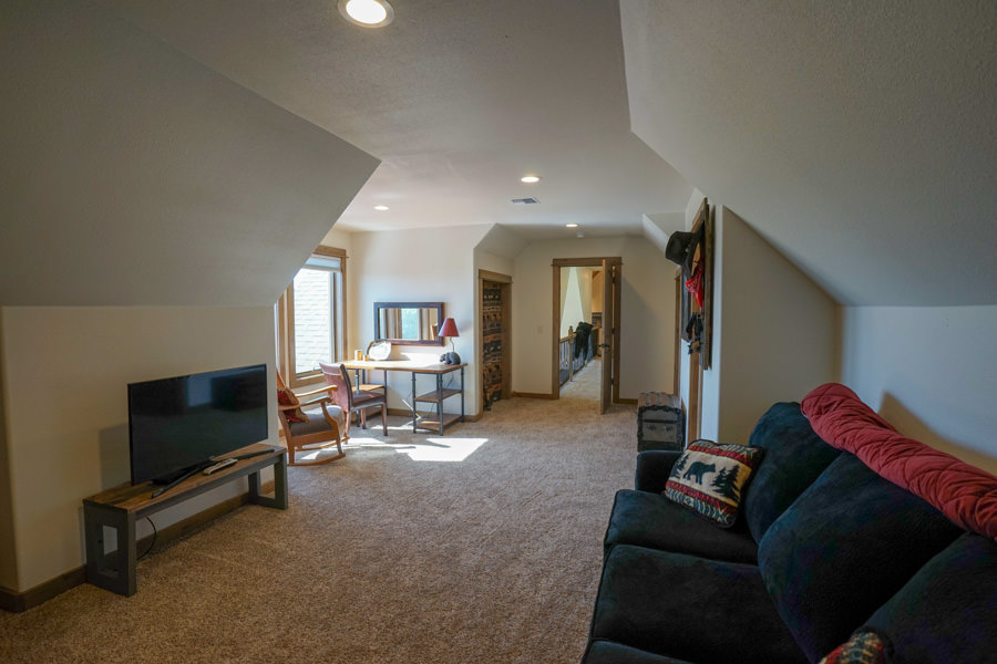 Hollowtop TV Room Montana Fly Fishing, Montana Fly Fishing Guides