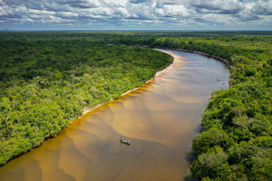 Sight casting on the vast sand floats of the main river were a highlight of our trip. In these shallow and clear waters the big fish can be spooky and require careful presentations. Catch rates are lower with this challenging fishing but the explosive takes in skinny water are spectacular