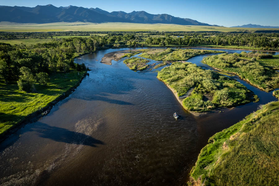 Side channels and oxbows keep things interesting on the Jefferson River