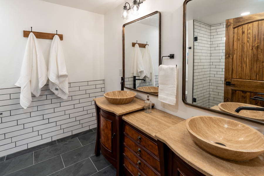 Missouri Cliffs Lodge bathroom