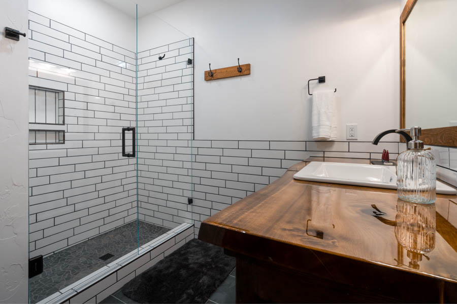 Missouri Cliffs Lodge bath