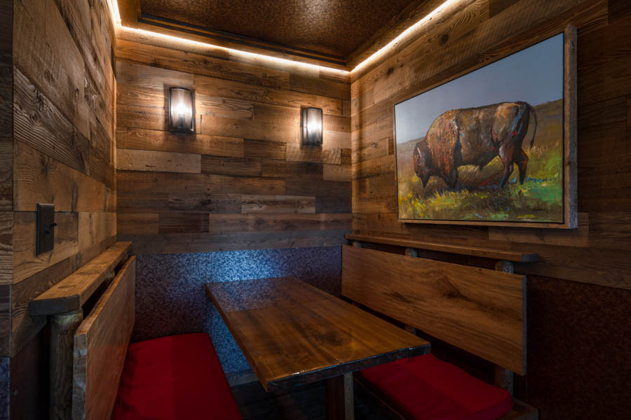 Missouri Cliffs Lodge bar booth