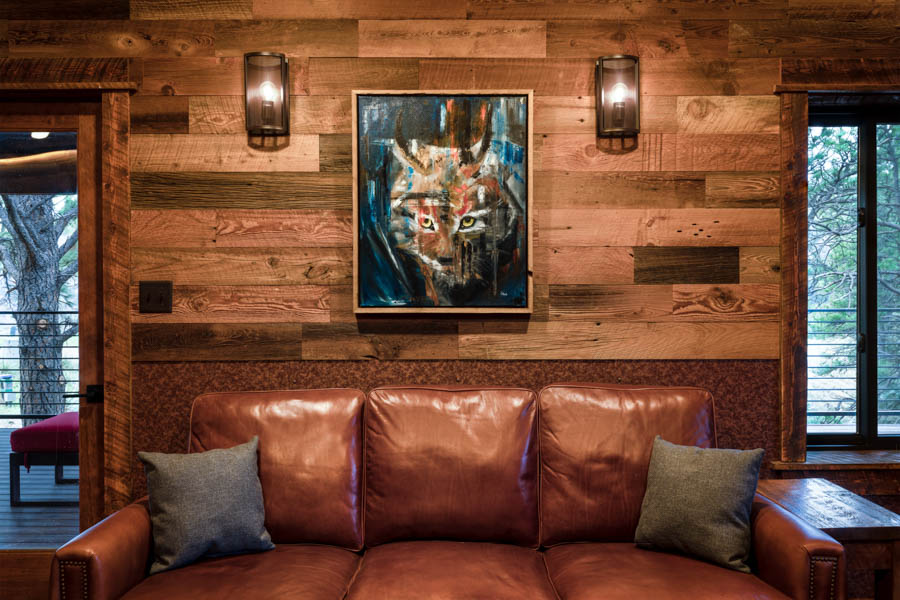 Missouri Cliffs Lodge bar seating