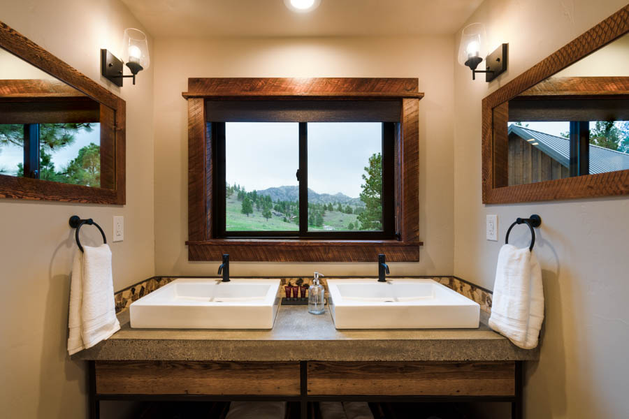 Missouri Cliffs Lodge bath room sinks