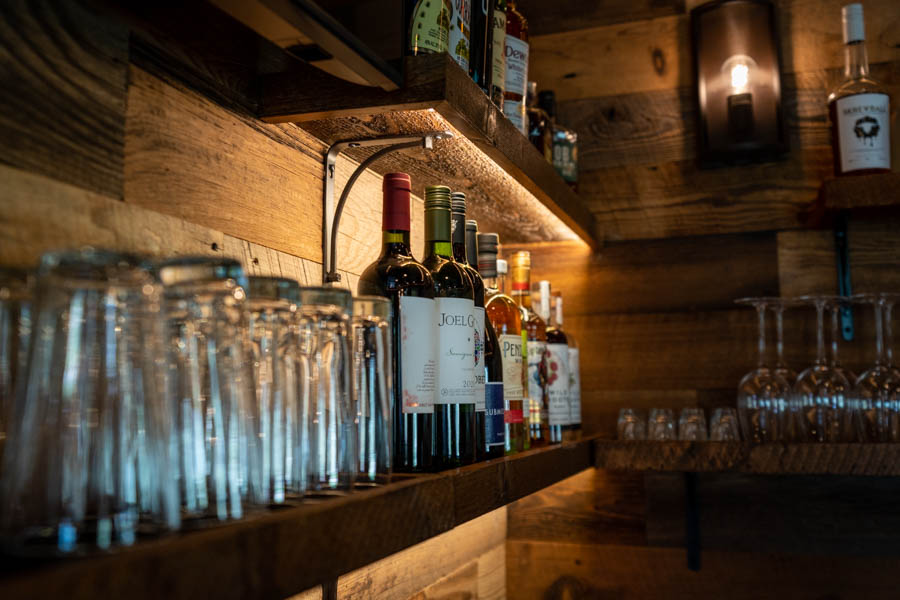 Missouri Cliffs Lodge bar