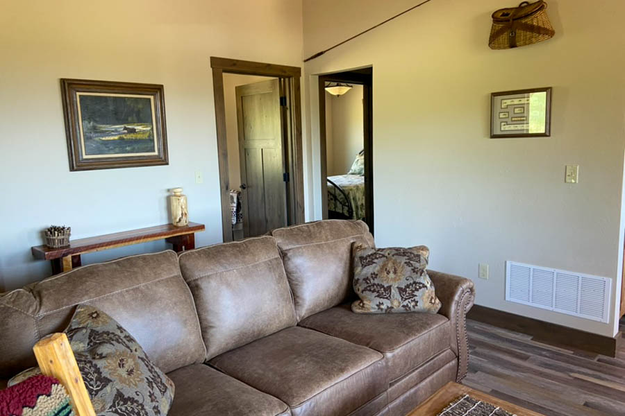 Little Juniper sofa Ennis MT VRBO