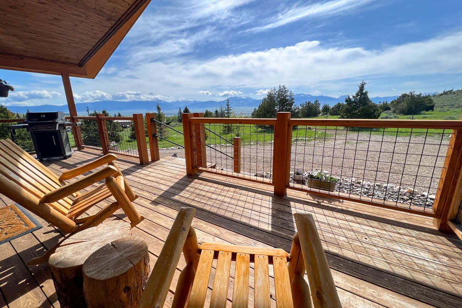Little Juniper front porch vacation rental near Ennis