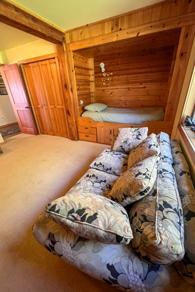 Dog friendly Ennis MT vacation home