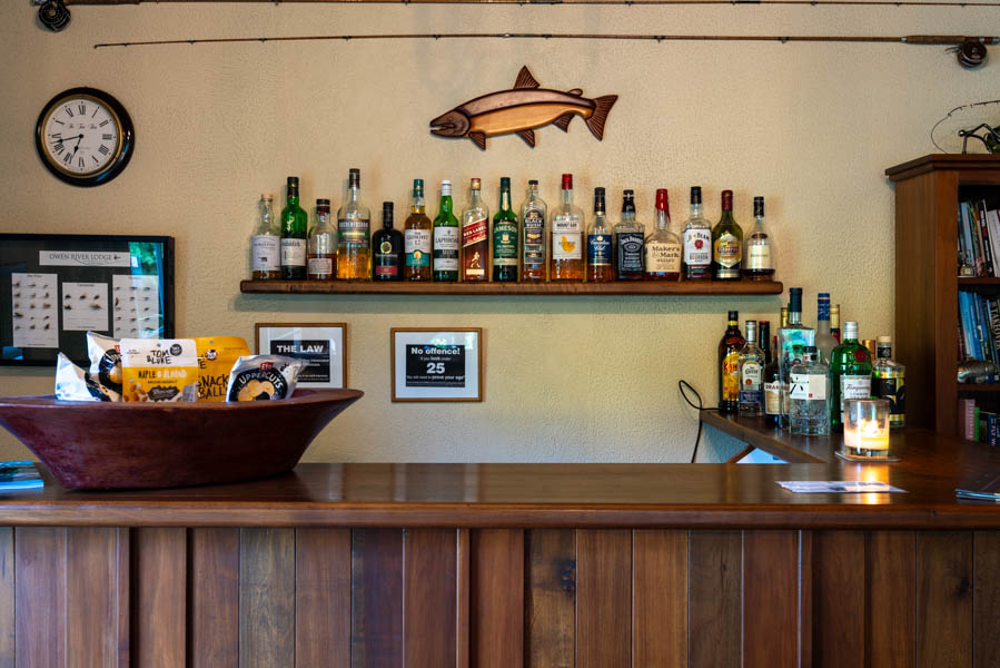 Owen River Lodge bar Owen River Lodge bar