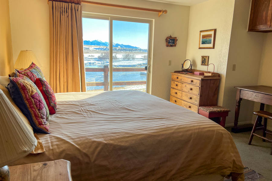 Riverbend House bed Ennis MT vacation rental