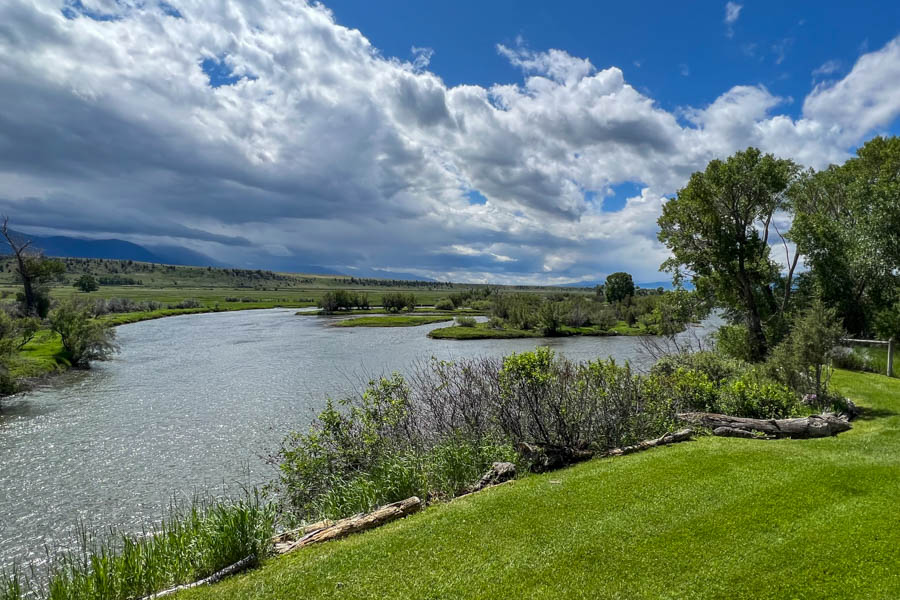 Riverbend House backyard Waterfront vacation rental