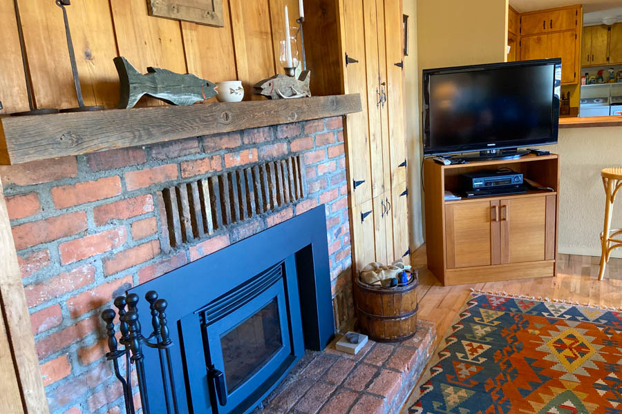 Riverbend House fireplace photo Ennis, MT vacation rental