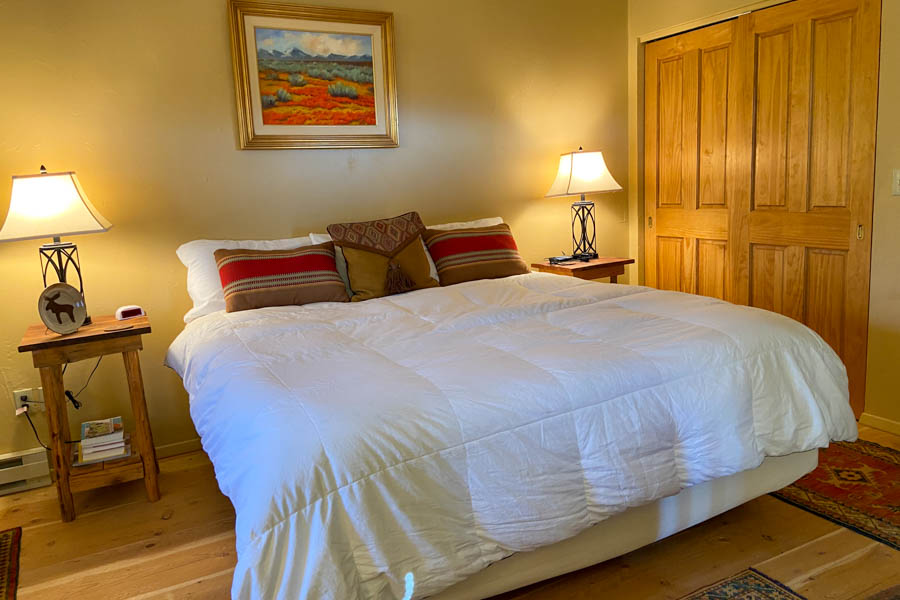 Riverbend House bed Waterfront Madison River Home