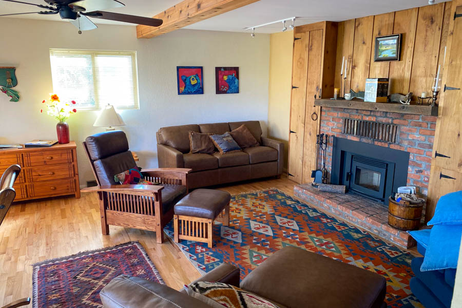 Riverbend House living room Ennis, MT vacation home rental