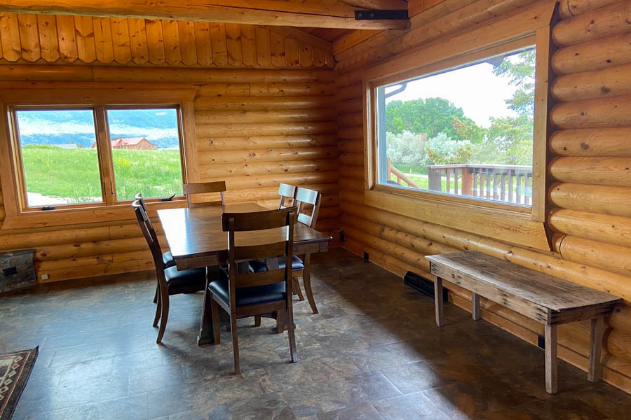 Fox Den dining tabel Vacation home near Ennis, MT