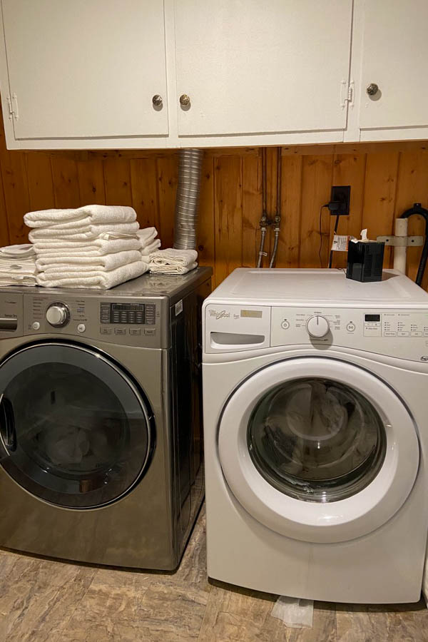 Fox Den laundry vacation rental near Ennis