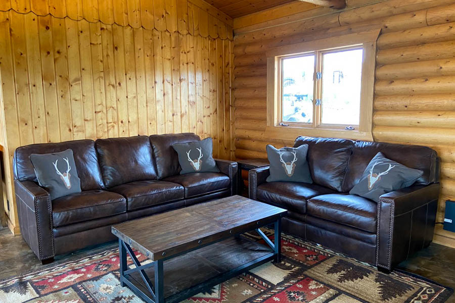 Fox Den sofas Vacation rental near Madison River