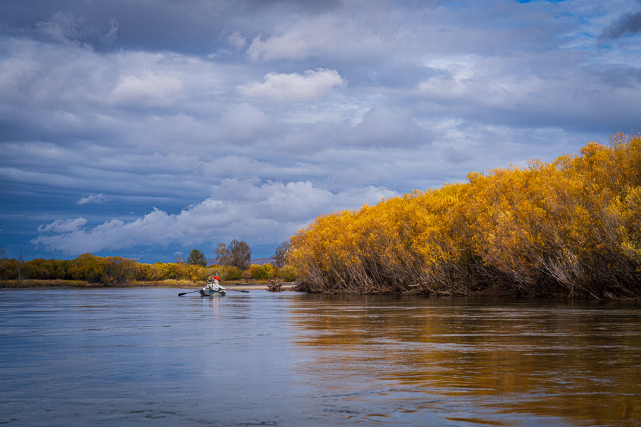 Drift boat fishing in Mongolia