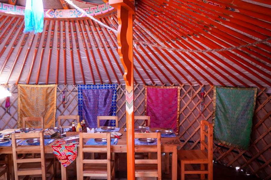 Mongolia ger table