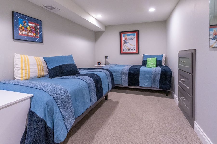 Absaroka Sunrise Vacation Rental Home bedroom