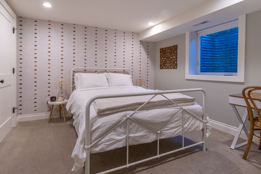 Absaroka Sunrise Vacation Rental Home bedroom