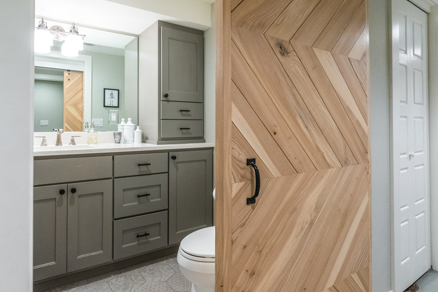 Absaroka Sunrise Vacation Rental Home bathroom