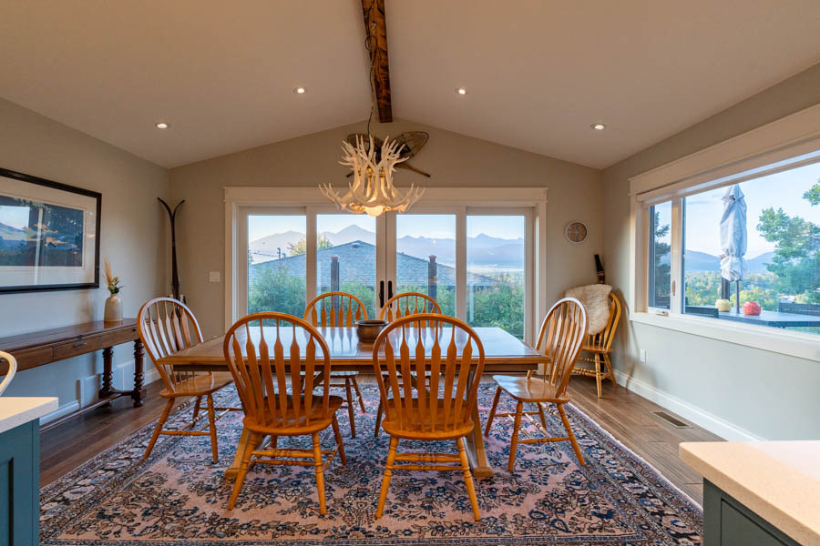 Absaroka Sunrise Vacation Rental Home interior