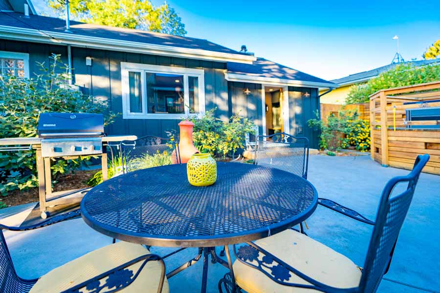 Absaroka Sunrise Vacation Rental Home Paradise Valley patio