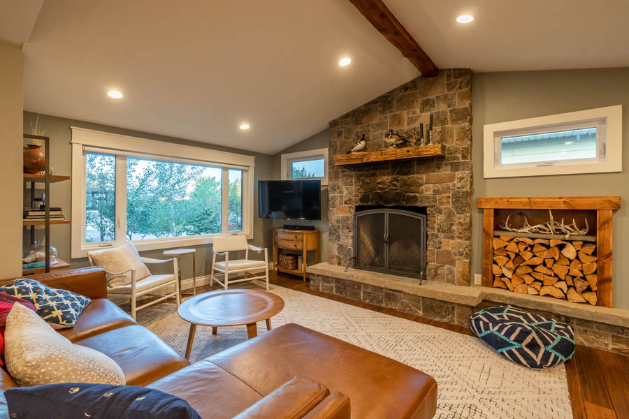 Yellowstone River Vacation Rental Home living room