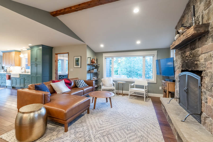 Yellowstone River Vacation Rental Home living room