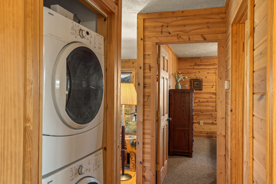 Livingston Montana Vacation Rental Home Blackhawk Cabin laundry