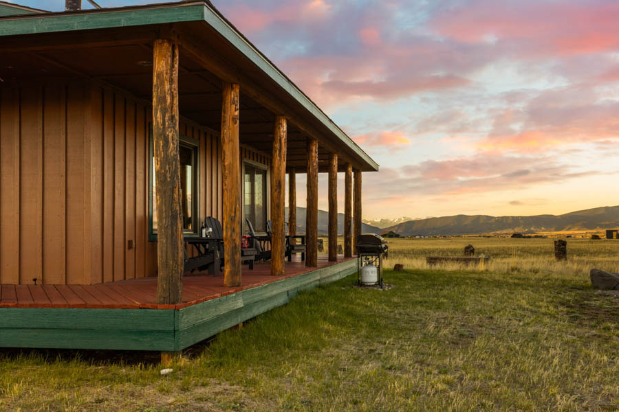 Montana Vacation Rental Home Livingston Blackhawk Cabin outside
