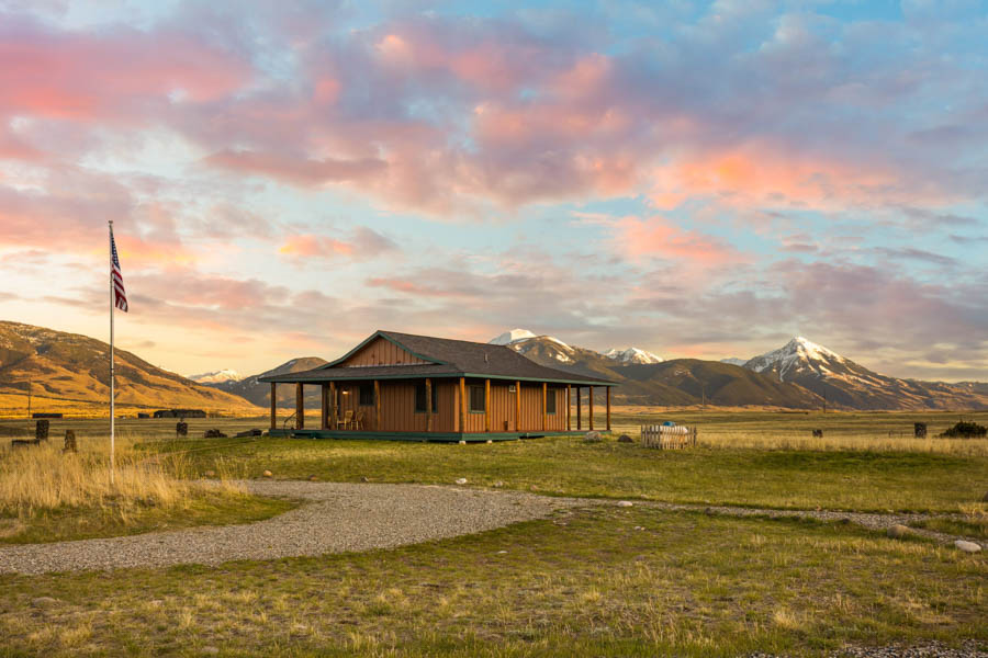 Montana Vacation Rental Home Livingston Blackhawk Cabin outside