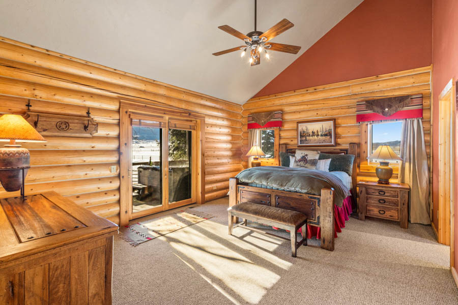 Rental Home in Paradise Valley the Chalet bed