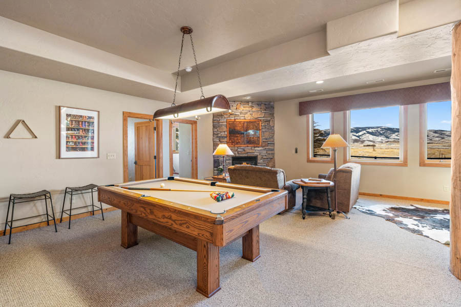 Rental Home in Paradise Valley with pool table