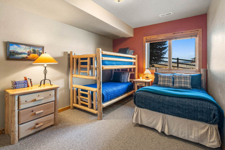 The Chalet Paradise Valley Vacation Rental Home bed