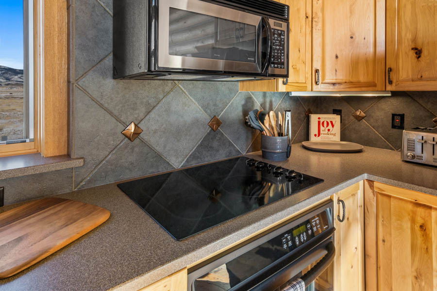 The Chalet Paradise Valley Vacation Rental Home stove