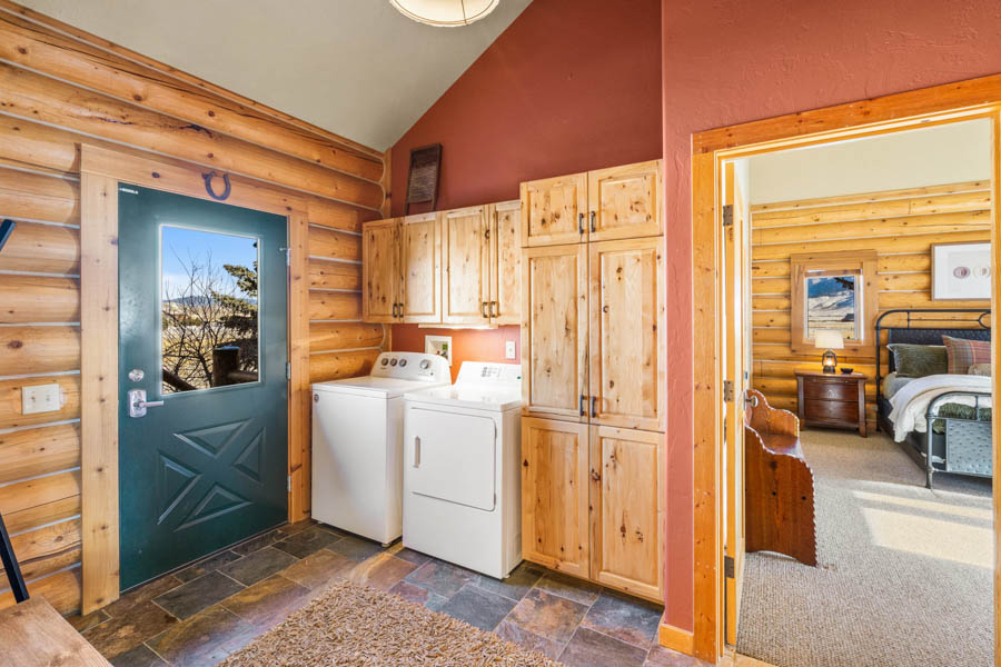 The Chalet Rental Home in Paradise Valley Montana laundry