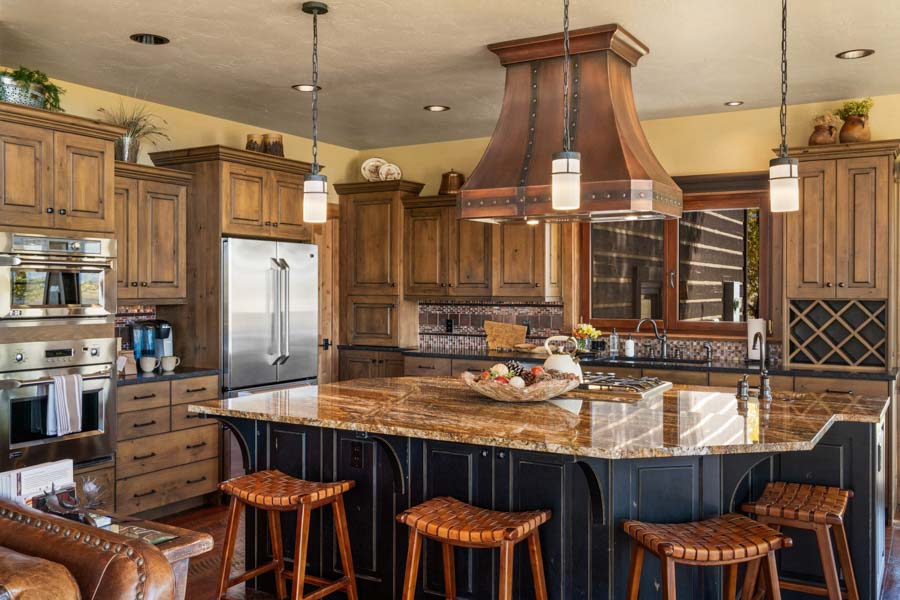 Vacation Rental in Paradise Valley Cowboy Lake Lodge kitchen
