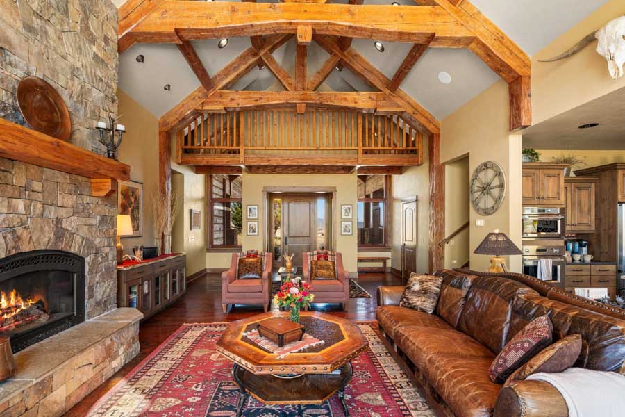 Vacation Rental in Paradise Valley Cowboy Lake Lodge inside