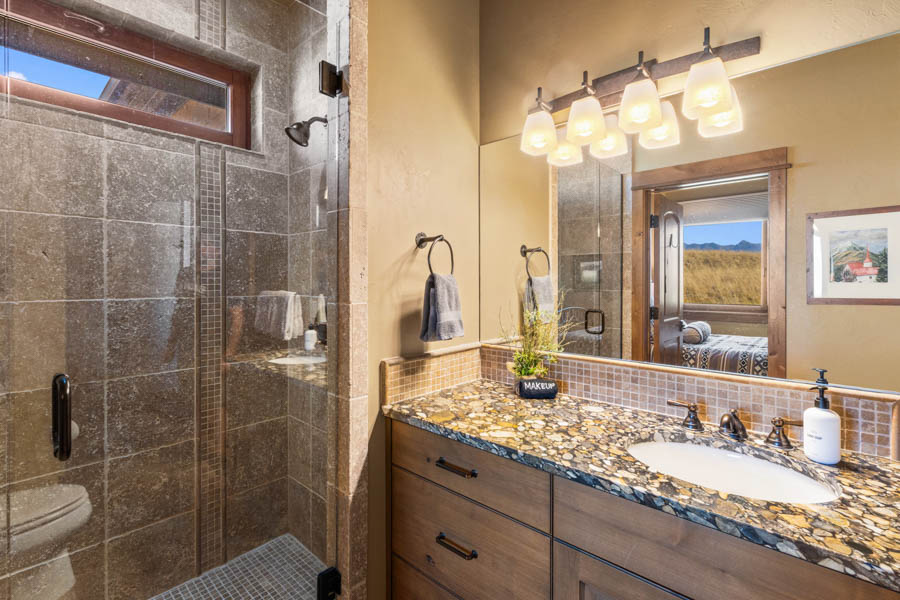 Paradise Valley Cowboy Lake Lodge Vacation Rental bath