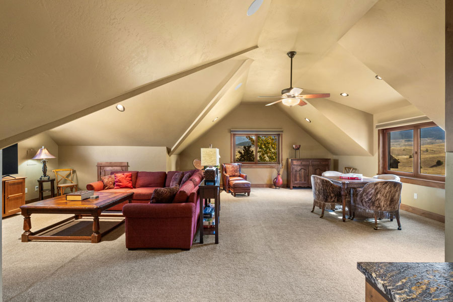 Yellowstone River Vacation Home Cowboy Lake Lodge upstairs