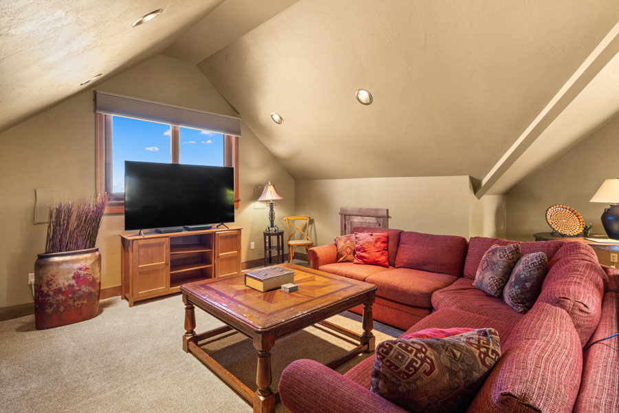 Yellowstone River Vacation Home Cowboy Lake Lodge upstairs