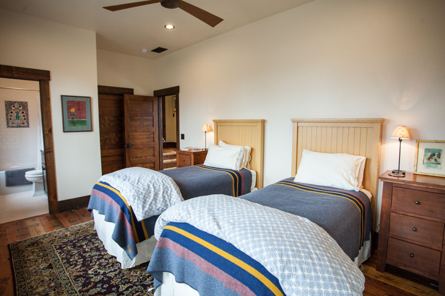 Crane's Bend Paradise Valley Vacation Rental beds