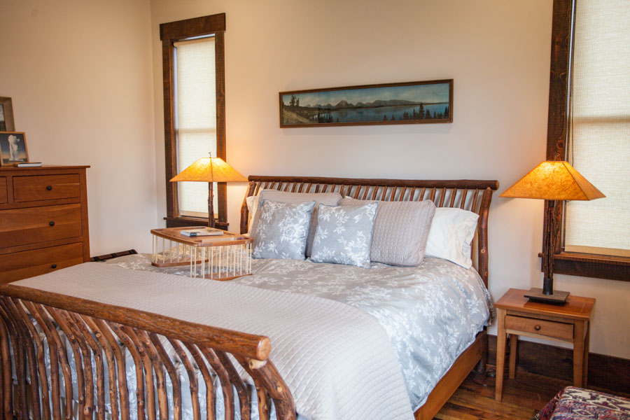 Crane's Bend Paradise Valley Vacation Rental home room