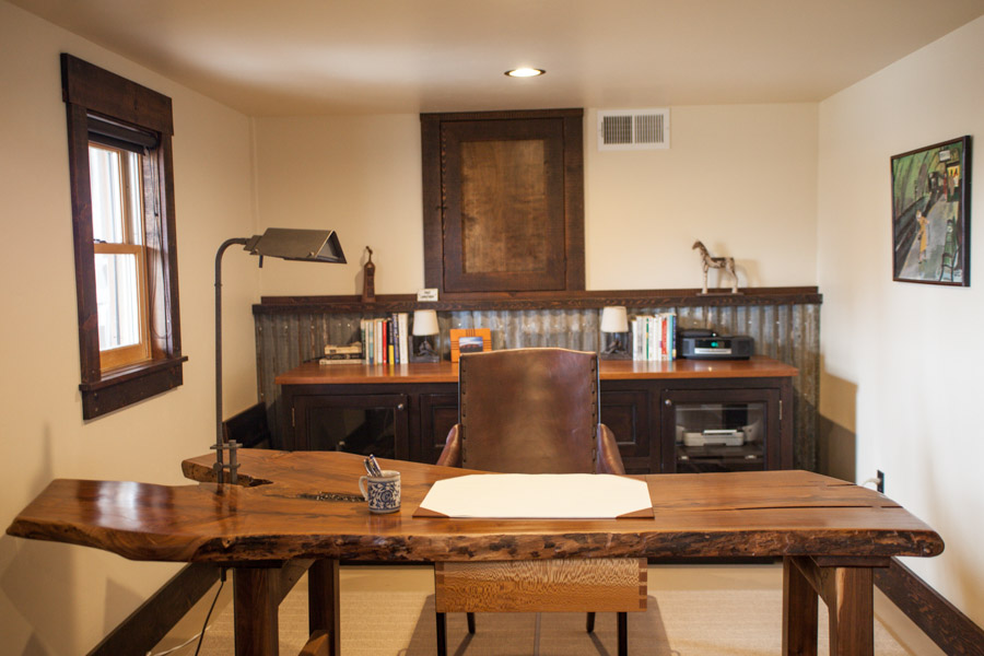 Crane's Bend Paradise Valley Vacation Rental Home table