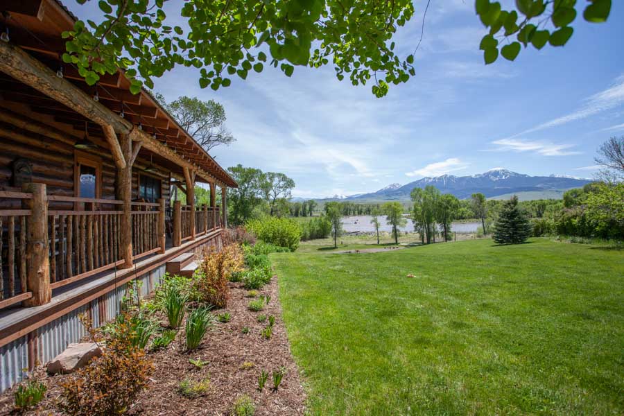 Crane's Bend Paradise Valley Vacation Rental Home outside