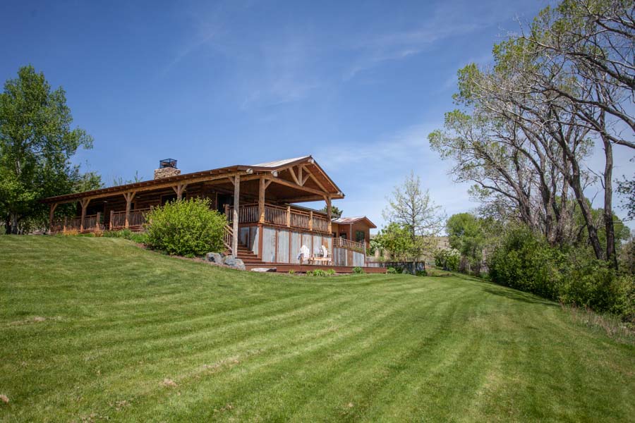 Crane's Bend Paradise Valley Vacation Rental Home lawn