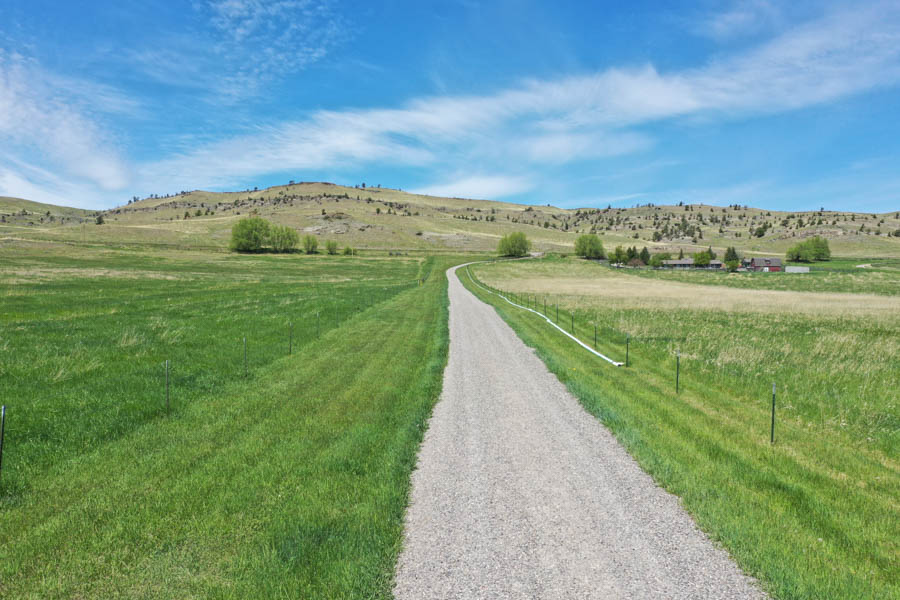 Crane's Bend Paradise Valley Vacation Rental Home road