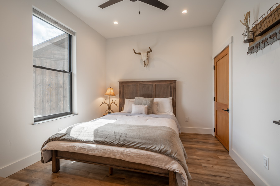 Vacation Rental Home in Paradise Valley Double MM Ranch bed